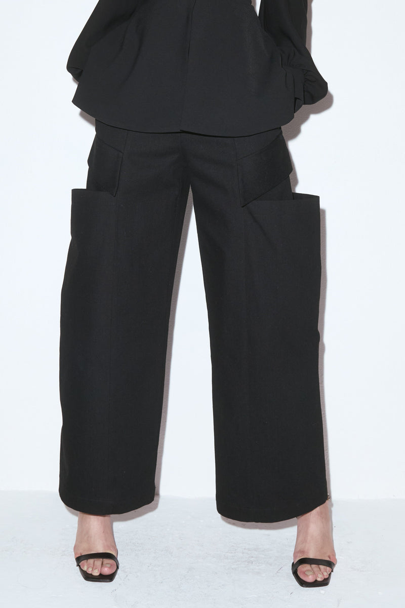 Bold pocket cargo