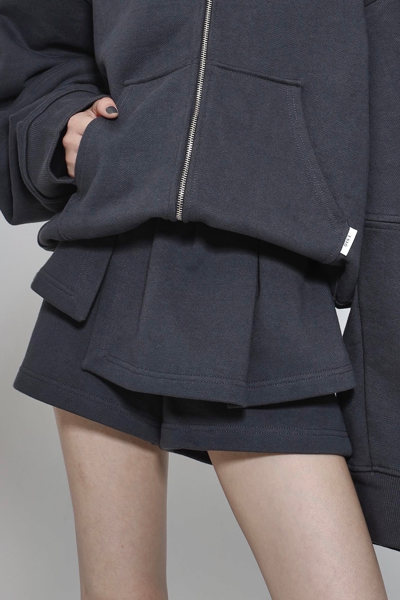 Edge frill shorts 