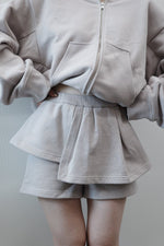 Edge frill shorts