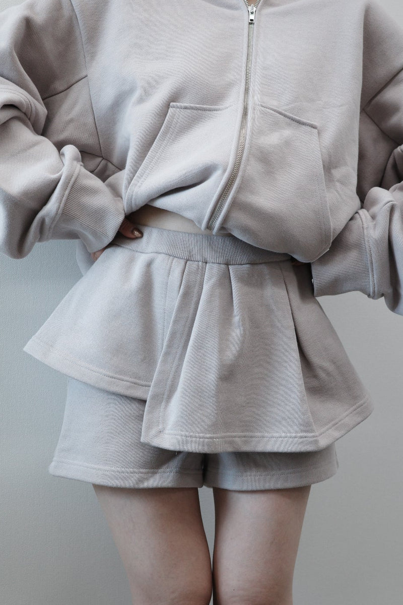 Edge frill shorts