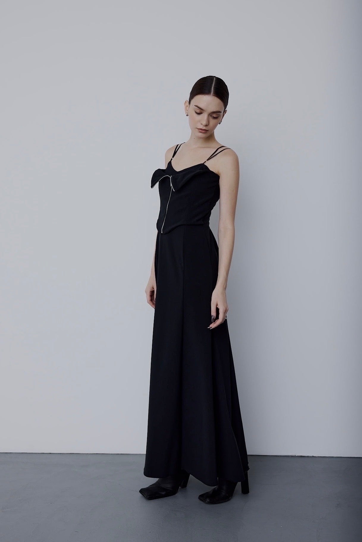美品✨ESIO エシオ フロントジップ スリット入り ノースリーブワンピース Front ZIP dress – ESIÓ official