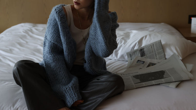 Round hand-knit cardigan - Blue