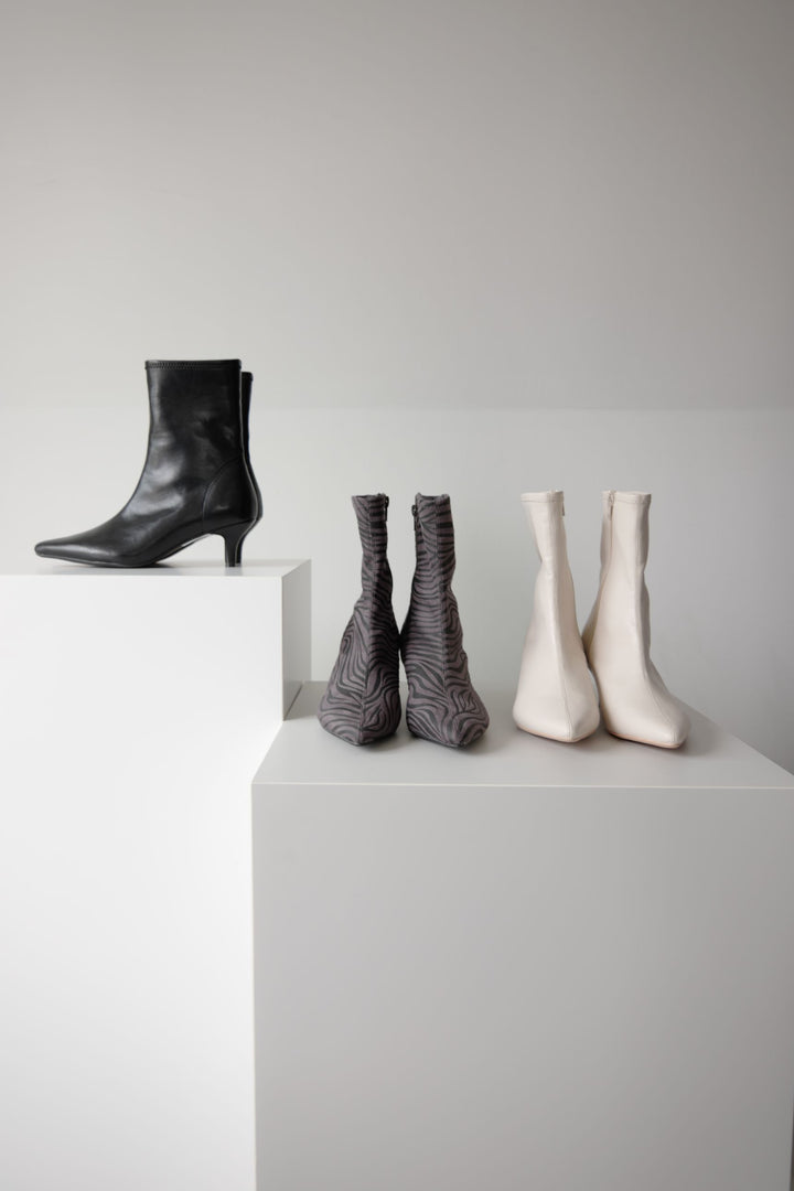 新品未使用☆ESIOエシオ ポインテッドショートブーツ SHOES – ESIÓ official