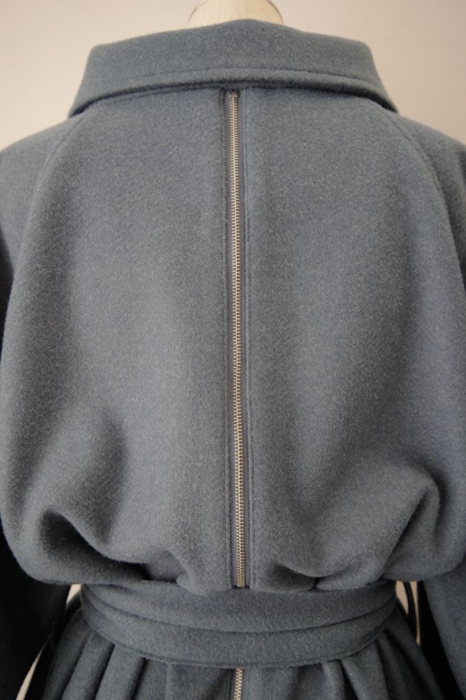 Raglan volume long coat - Blue