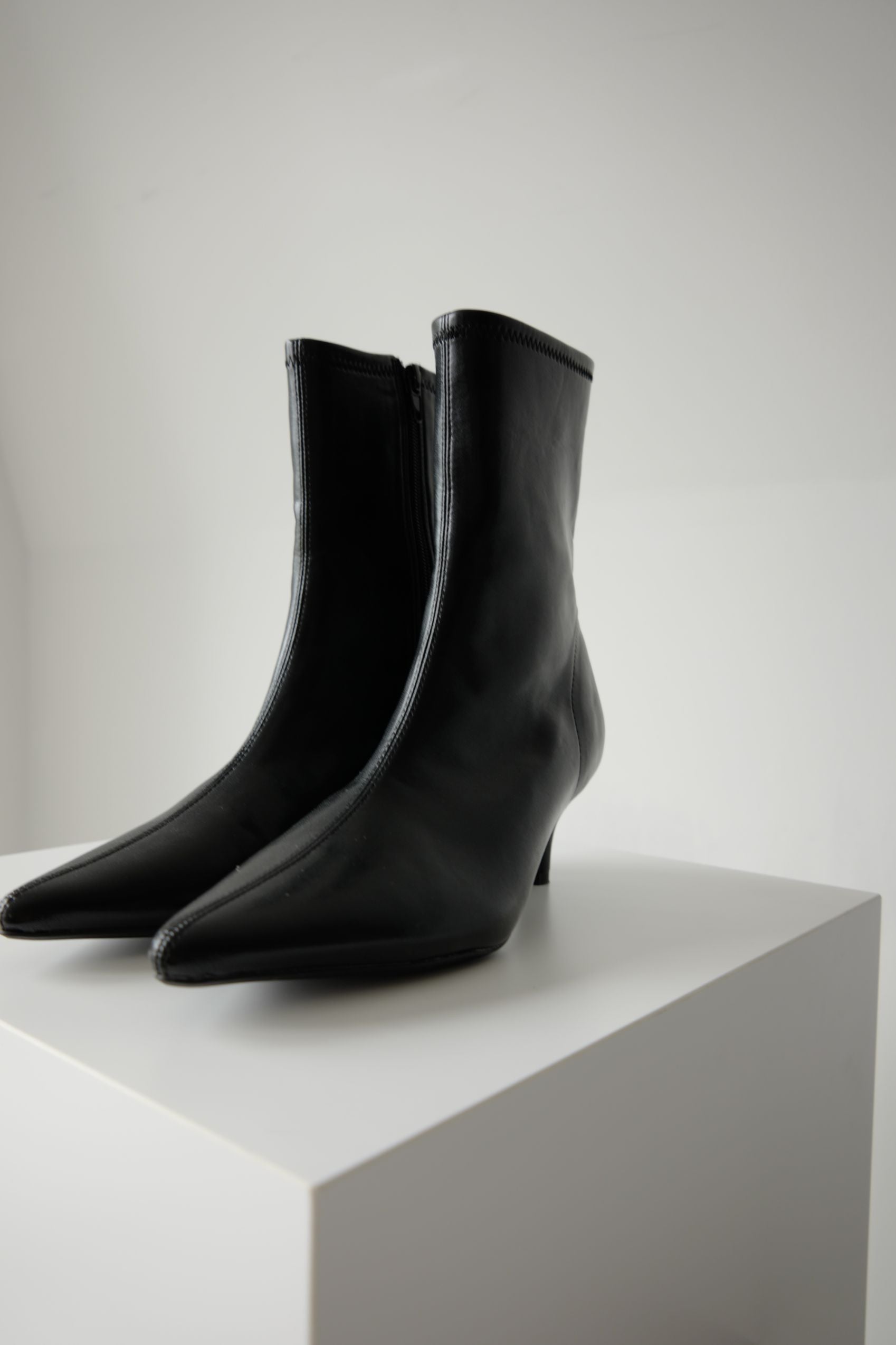 Pointed stretch short boots - ESIÓ official